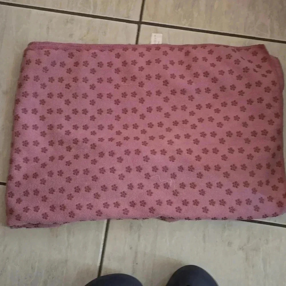 ANGEL BEAUTY YOGA TOWEL - Picture 3 of 4